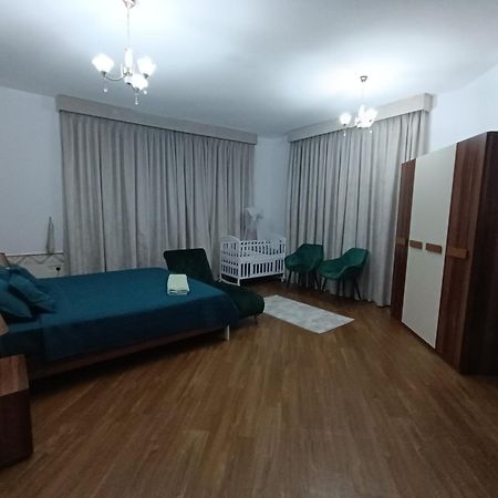 شقة كبيرة وفخمة Large And Luxury Two Bedroom Аджман Экстерьер фото