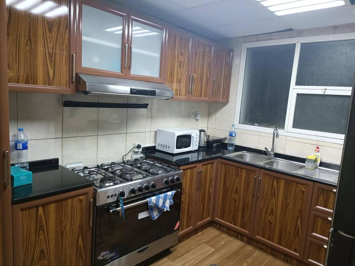 شقة كبيرة وفخمة Large And Luxury Two Bedroom Аджман Экстерьер фото